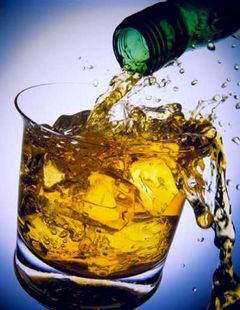 Bauturile energizante si alcoolul, un cocktail periculos