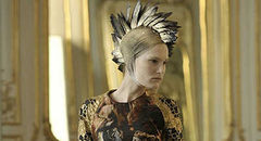 Vezi ultima colectie de moda 2010 semnata Alexander McQueen