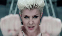 Robyn - Dancing on my own (VIDEO)