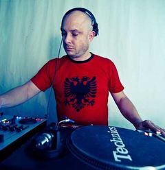 Mick Wills mixeaza in septembrie in Sibiu