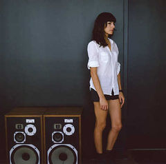 Interviu cu Veronica Vasicka pentru Urban Outfitters