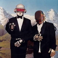 Daft Punk nominalizati la premiile Grammy - cu o piesa mai veche de sapte ani