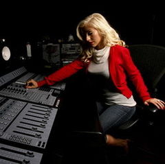 Christina Aguilera intra pe scena muzicii electronice