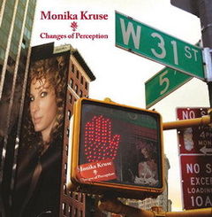 Monika Kruse isi lanseaza albumul de debut