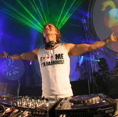 David Guetta lanseaza 'Fuck Me Im Famous 2', dupa ce a spart toate topurile cu primul volum