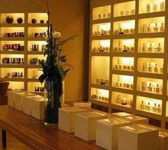 Primul concept store de parfumuri de lux din Romania, in Piata Lahovari 