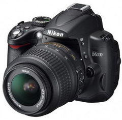 Nikon lanseaza aparatul foto D5000