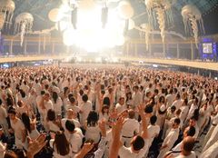Sensation - The Ocean of White: 15 000 de participanti