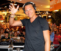 Videoclip: Tiesto & Sneaky Sound System - I Will Be Here